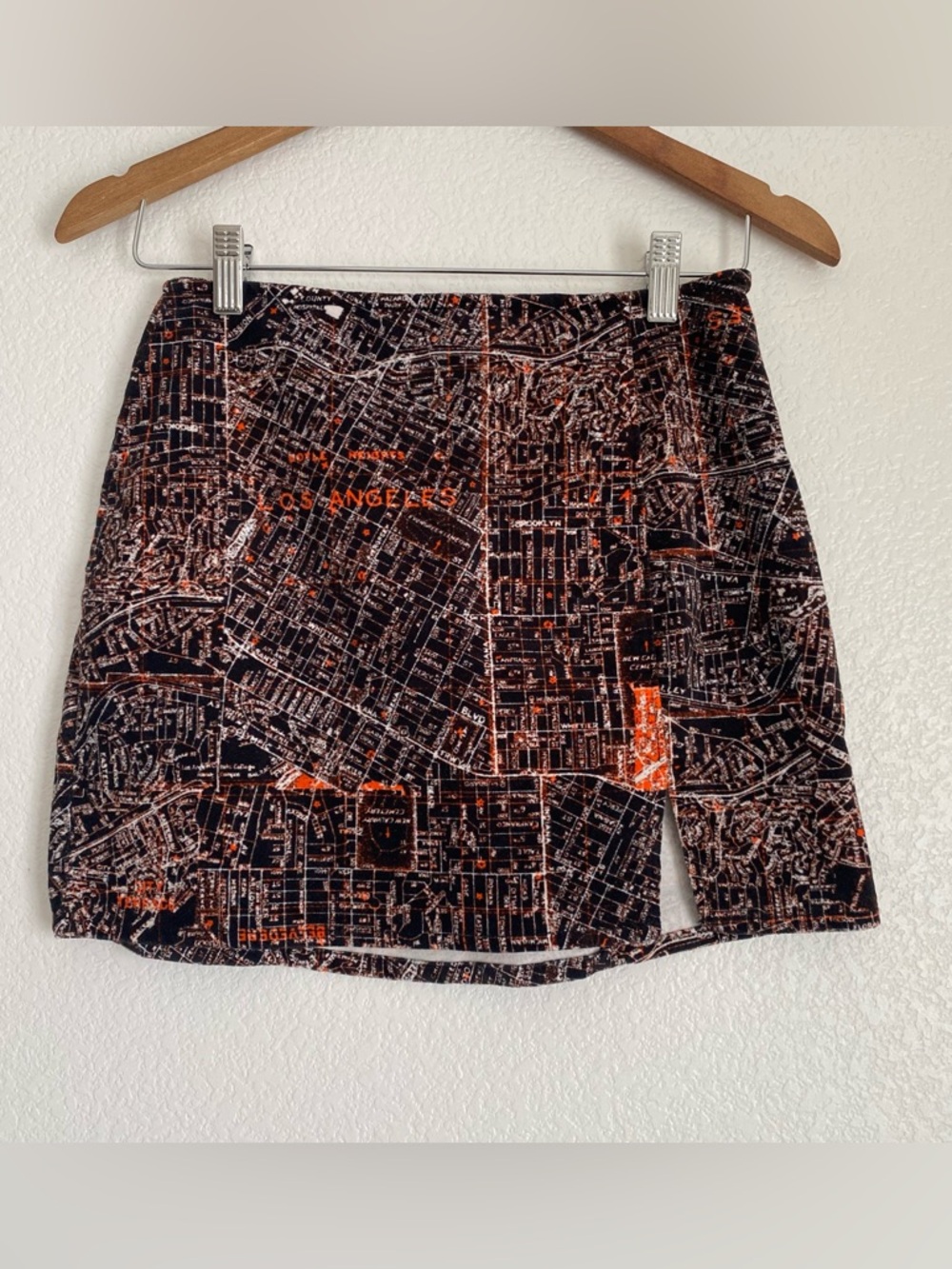 Urban Outfitters Los Angeles Map felt mini skirt, S